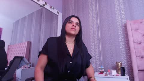 Snapshot of indi_catalina chatting on January 20, 2025, 11:45 am Indi Catalina online show from January 20, 2025, 11:45 am