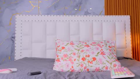 LITTLE AINHOA  online show from September 18, 2025, 7:49 pm