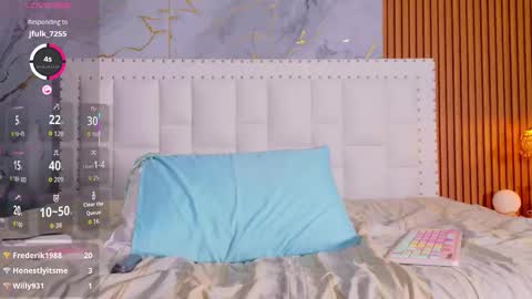 LITTLE AINHOA  online show from October 15, 2025, 8:09 pm