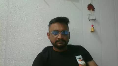 Snapshot of indianlover1433 chatting on October 23, 2025, 6:23 am Indian lover online show from October 23, 2025, 6:23 am