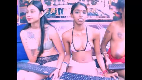 indiansexyslender4u2luv online show from March 3, 2025, 9:11 am