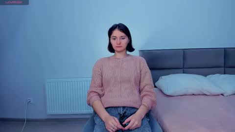 Kira online show from September 22, 2025, 4:03 am