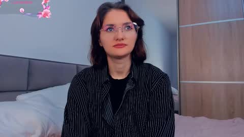 Kira online show from October 14, 2025, 4:02 am