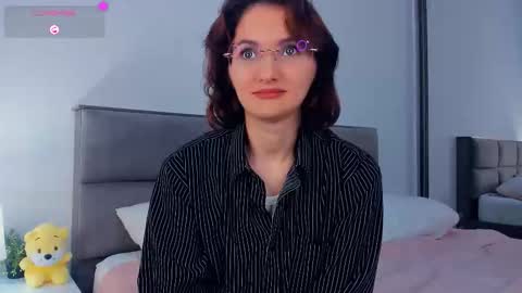 Kira online show from October 16, 2025, 4:13 am