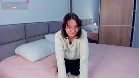 Kira online show from October 20, 2025, 4:02 am