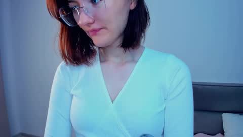 Kira online show from November 23, 2025, 4:01 am