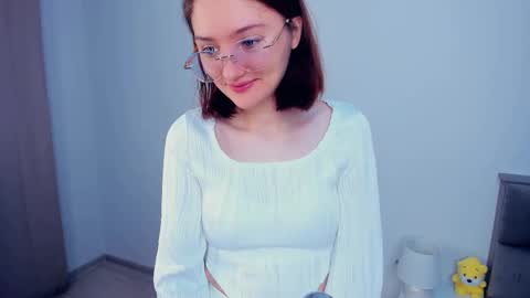 Kira online show from December 3, 2025, 4:20 am