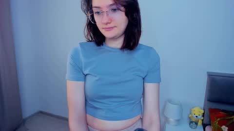 Kira online show from December 4, 2025, 4:11 am