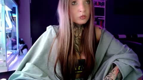 Snapshot of inesdesire chatting on February 23, 2025, 11:22 am InesDesire online show from February 23, 2025, 11:22 am