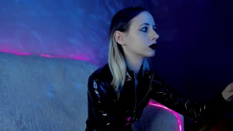 Venera  online show from February 8, 2025, 6:12 pm