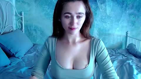 Lina online show from November 24, 2025, 3:34 pm