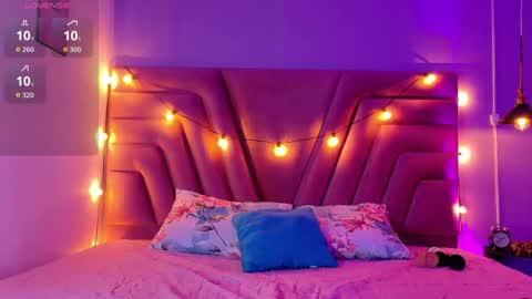 innocenthazel online show from October 28, 2025, 2:37 am