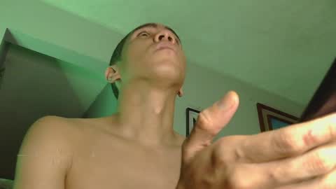 Snapshot of innocentsweetboy chatting on February 4, 2025, 3:33 am Aaron online show from February 4, 2025, 3:33 am