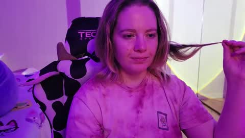 Faye online show from October 12, 2025, 1:48 am