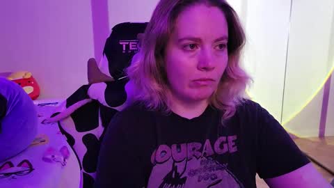 Faye online show from October 19, 2025, 1:39 am