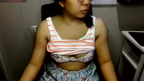 Snapshot of introvertshytype_2011 chatting on January 12, 2025, 6:06 am Introvertshytype 2011 online show from January 12, 2025, 6:06 am