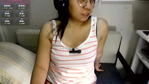 Snapshot of introvertshytype_2011 chatting on March 9, 2025, 1:04 am Introvertshytype 2011 online show from March 9, 2025, 1:04 am