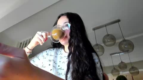 Snapshot of irenevon chatting on December 1, 2025, 5:23 am Ir s room online show from December 1, 2025, 5:23 am