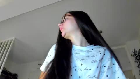 Snapshot of irenevon chatting on December 5, 2025, 5:49 am Ir s room online show from December 5, 2025, 5:49 am