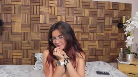 Snapshot of iriis_rosse chatting on January 9, 2025, 2:22 am Iris Rosse online show from January 9, 2025, 2:22 am