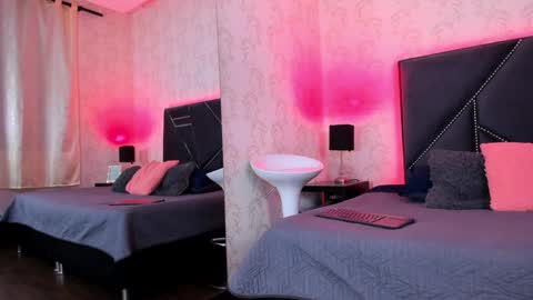 Snapshot of iris_bells chatting on December 19, 2024, 2:02 pm Queen Iris online show from December 19, 2024, 2:02 pm