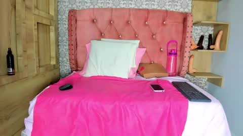 Snapshot of iris_charlotte chatting on February 10, 2025, 12:18 pm Hot Charlotte online show from February 10, 2025, 12:18 pm