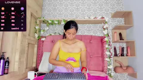 Snapshot of iris_charlotte chatting on February 24, 2025, 12:16 pm Hot Charlotte online show from February 24, 2025, 12:16 pm