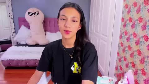 Iris online show from December 6, 2024, 9:46 pm