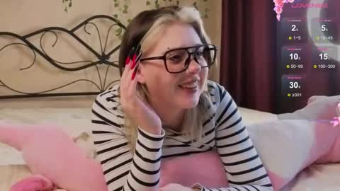 Snapshot of irissocute chatting on September 19, 2025, 8:27 am I am Cutie Iris3 online show from September 19, 2025, 8:27 am