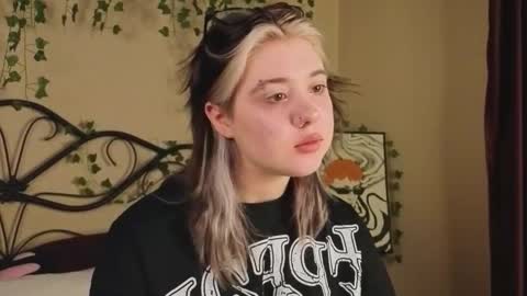 Snapshot of irissocute chatting on October 29, 2025, 7:54 am I am Cutie Iris3 online show from October 29, 2025, 7:54 am