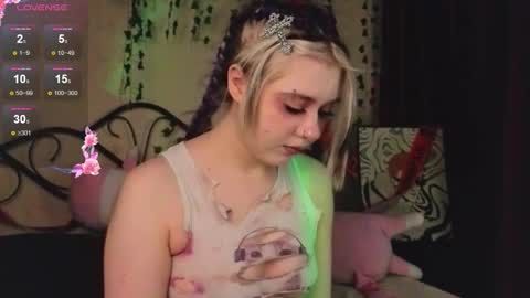 Snapshot of irissocute chatting on October 30, 2025, 9:33 am I am Cutie Iris3 online show from October 30, 2025, 9:33 am