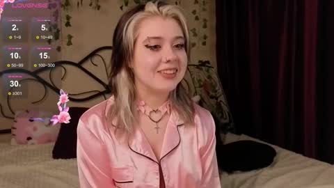 Snapshot of irissocute chatting on November 10, 2025, 7:40 am I am Cutie Iris3 online show from November 10, 2025, 7:40 am