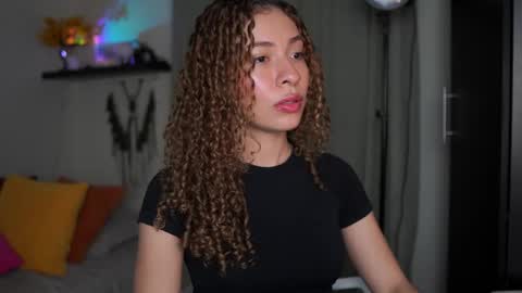 isa_____ online show from October 29, 2025, 3:20 am