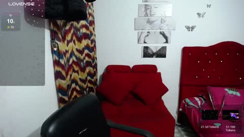 Snapshot of isa_bella___ chatting on January 11, 2025, 12:22 am Isa online show from January 11, 2025, 12:22 am