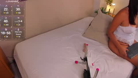 Snapshot of isa_jonness_ chatting on February 6, 2025, 3:20 pm oIssaJonneso online show from February 6, 2025, 3:20 pm