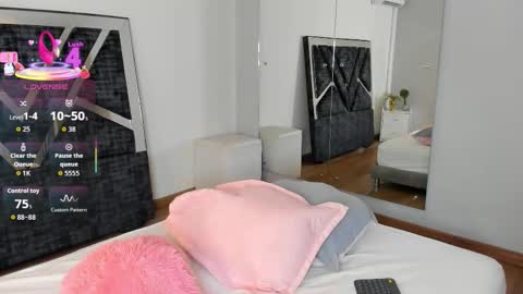 Snapshot of isa_jonness_ chatting on September 18, 2025, 12:29 pm oIssaJonneso online show from September 18, 2025, 12:29 pm