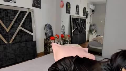 Snapshot of isa_jonness_ chatting on October 26, 2025, 12:22 pm oIssaJonneso online show from October 26, 2025, 12:22 pm