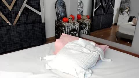 Snapshot of isa_jonness_ chatting on October 28, 2025, 1:36 pm oIssaJonneso online show from October 28, 2025, 1:36 pm