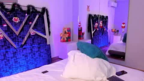 Snapshot of isa_jonness_ chatting on December 14, 2025, 12:32 pm oIssaJonneso online show from December 14, 2025, 12:32 pm