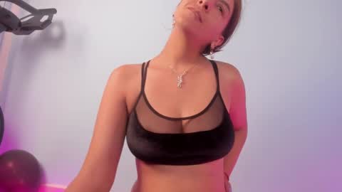 Snapshot of isa_kis_1 chatting on March 1, 2025, 6:32 pm Isabella online show from March 1, 2025, 6:32 pm