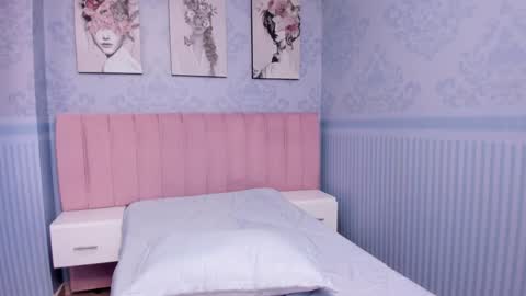 Snapshot of isa_little4u chatting on January 8, 2025, 9:34 pm online show from January 8, 2025, 9:34 pm