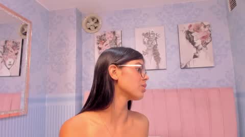 Snapshot of isa_little4u chatting on January 19, 2025, 1:00 am online show from January 19, 2025, 1:00 am