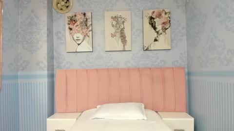 Snapshot of isa_little4u chatting on January 21, 2025, 8:00 pm online show from January 21, 2025, 8:00 pm