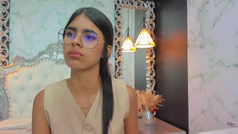 Snapshot of isa_little4u chatting on January 25, 2025, 7:18 pm online show from January 25, 2025, 7:18 pm