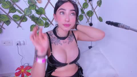 Snapshot of isa_redhair_ chatting on December 2, 2024, 7:36 am ....  Connection time 900 pm to 500 amRest days Wednesday and Saturday online show from December 2, 2024, 7:36 am