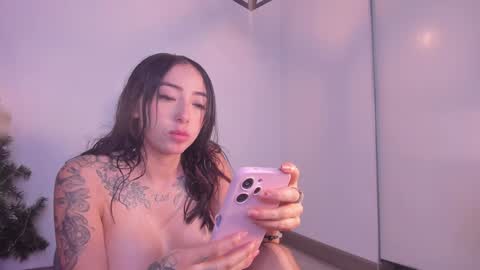 Snapshot of isa_redhair_ chatting on December 30, 2024, 9:27 am ....  Connection time 900 pm to 500 amRest days Wednesday and Saturday online show from December 30, 2024, 9:27 am