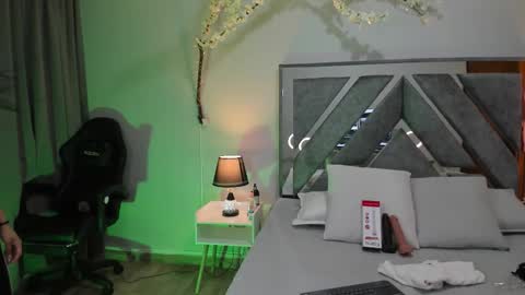 Snapshot of isa_rouse__ chatting on November 19, 2025, 2:22 am ISA ROUSE online show from November 19, 2025, 2:22 am