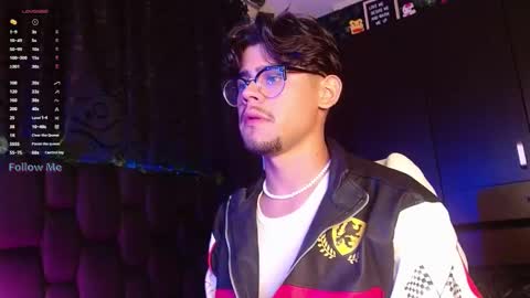 Isaac Saenz. online show from January 17, 2025, 10:34 pm