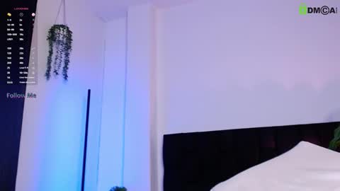 Isaac Saenz. online show from September 25, 2025, 1:20 am