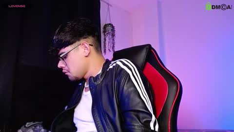 Isaac Saenz. online show from November 6, 2025, 12:55 am